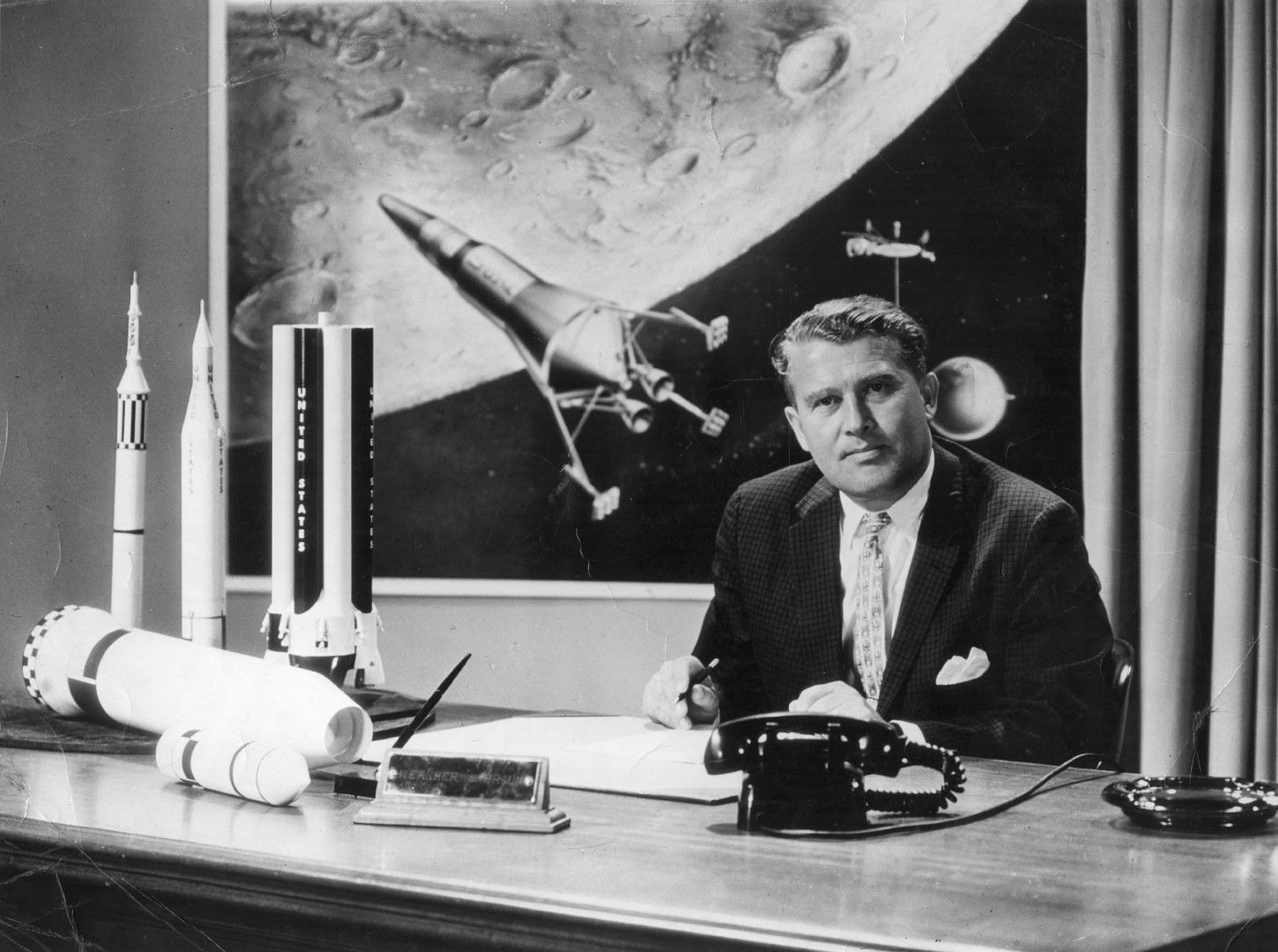 Вернер фон Браун отвежда САЩ на Луната