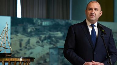 Президентите Румен Радев и Стево Пендаровски проведоха телефонен разговор в