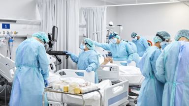 Британските депутати одобриха налагането на едномесечна карантина в Англия гласувайки