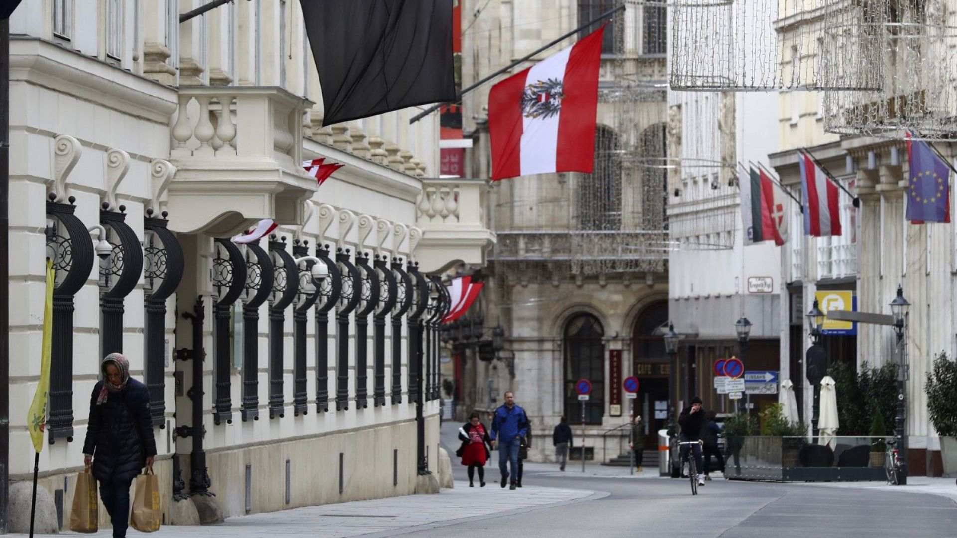 Вътрешният министър на Австрия: Видео доказва, че нападателят във Виена е действал сам