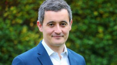 Френският вътрешен министър Жералд Дарманен си навлече упреци в печата