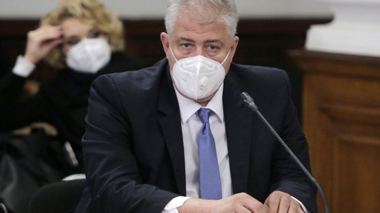 45 000 починали от COVID-19 е прекалено тежък сценарий. Това