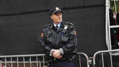 Полицаите в цяла Норвегия ще могат временно да носят оръжие
