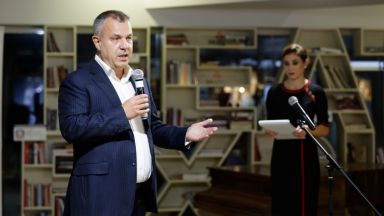 Ето какво още съобщи той в своя профил във Фейсбук Две