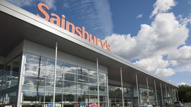 Британската верига супермаркети Сейнсбърис съкращава 3500 човека