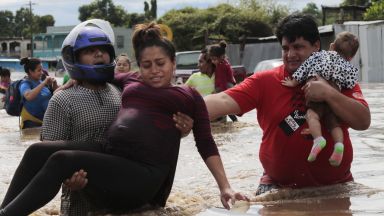Тропическата буря Ета взе повече от 50 жертви в Гватемала (видео)
