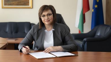 Веднага след като състоянието на Корнелия Нинова се стабилизира тя