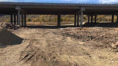 Разчистването на пластмасовите и фармацевтични отпадъци от общинския имот до