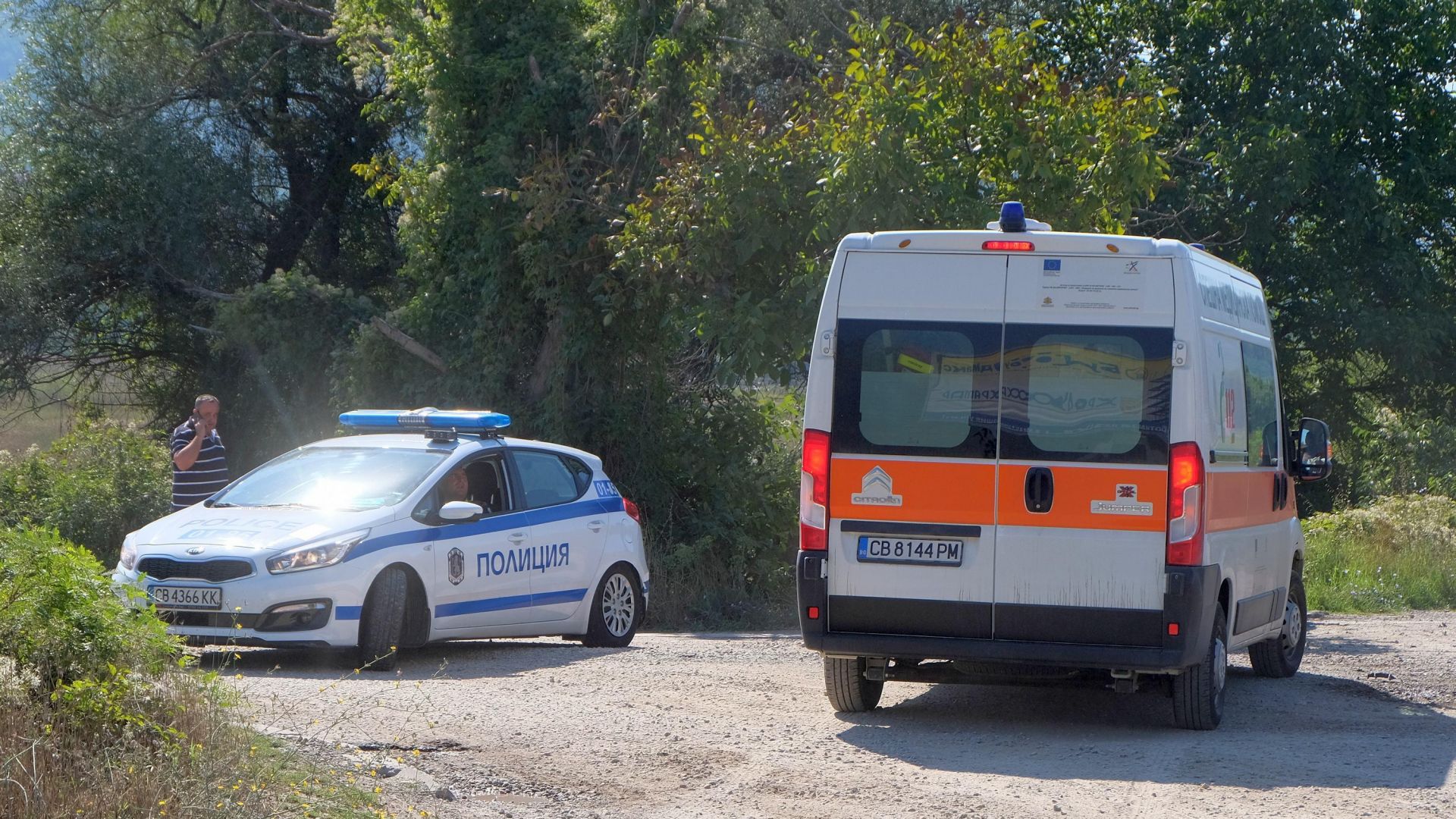 Двама загинали и трима ранени при тежка катастрофа с автобус и джип в Ботевградско  