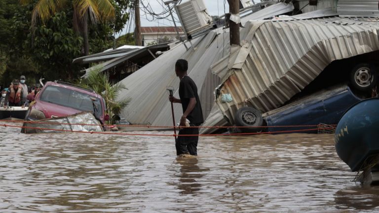 Най-малко двайсетина души са загинали в Мексико вследствие на наводненията,