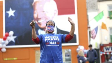 Британският премиер Борис Джонсън поздрави Джо Байдън за победата му на