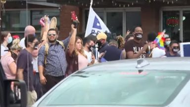 В американски градове започнаха улични веселия след като водещи американски