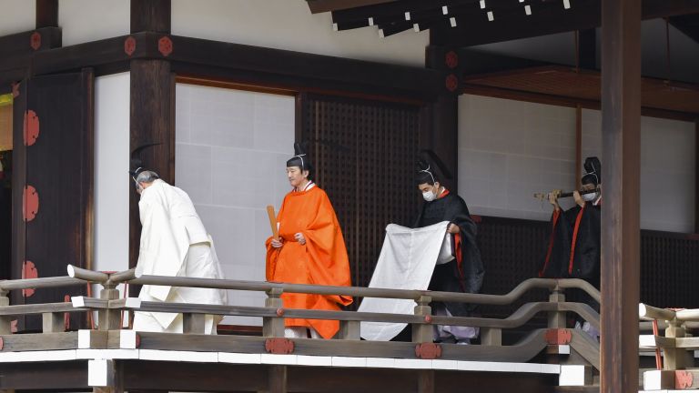 Япония обяви за престолонаследник 54-годишния принц Фумихито, година и половина