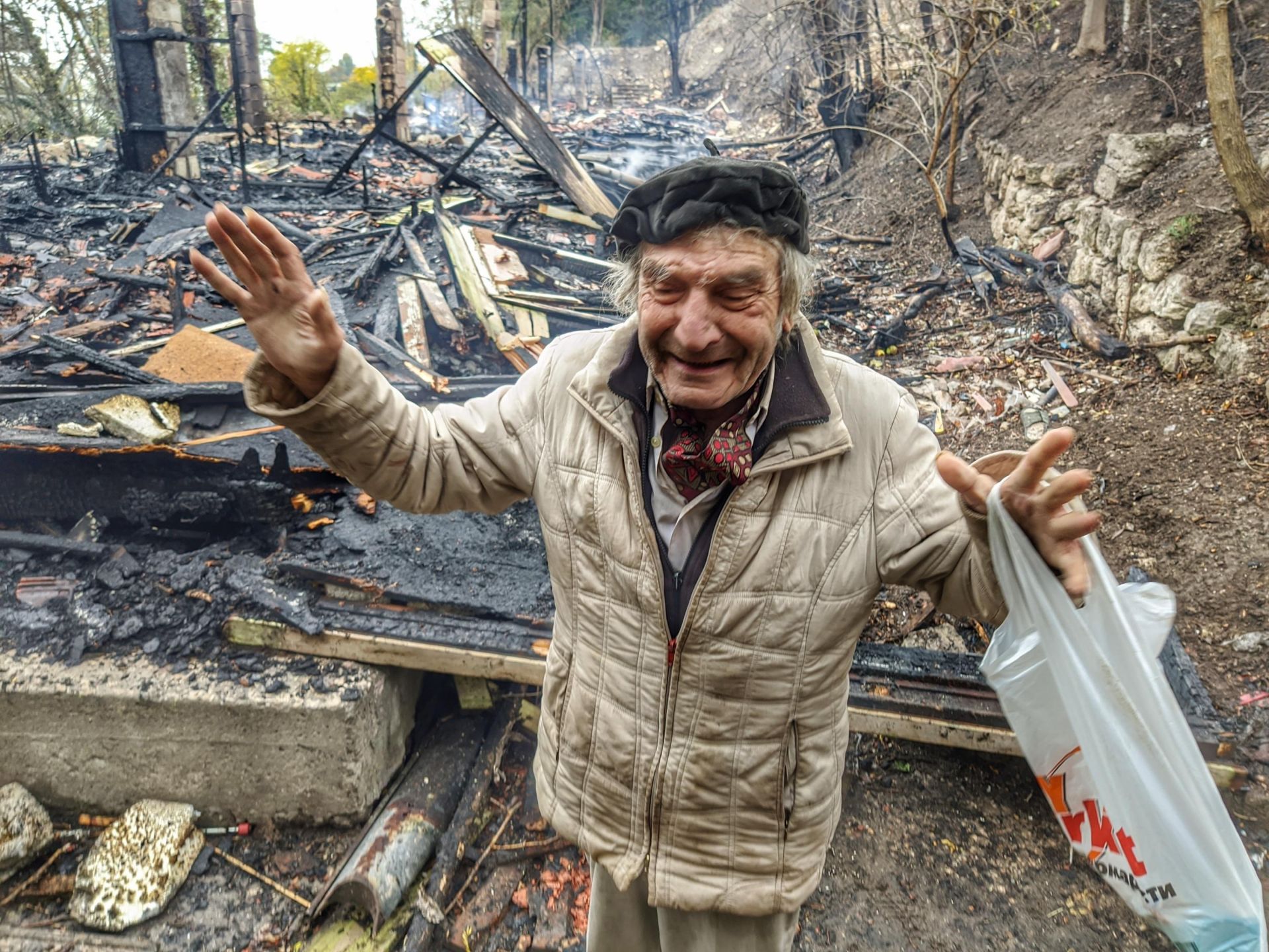 Варненският художник Гроздьо Йорданов по чудо се спасил от пожара