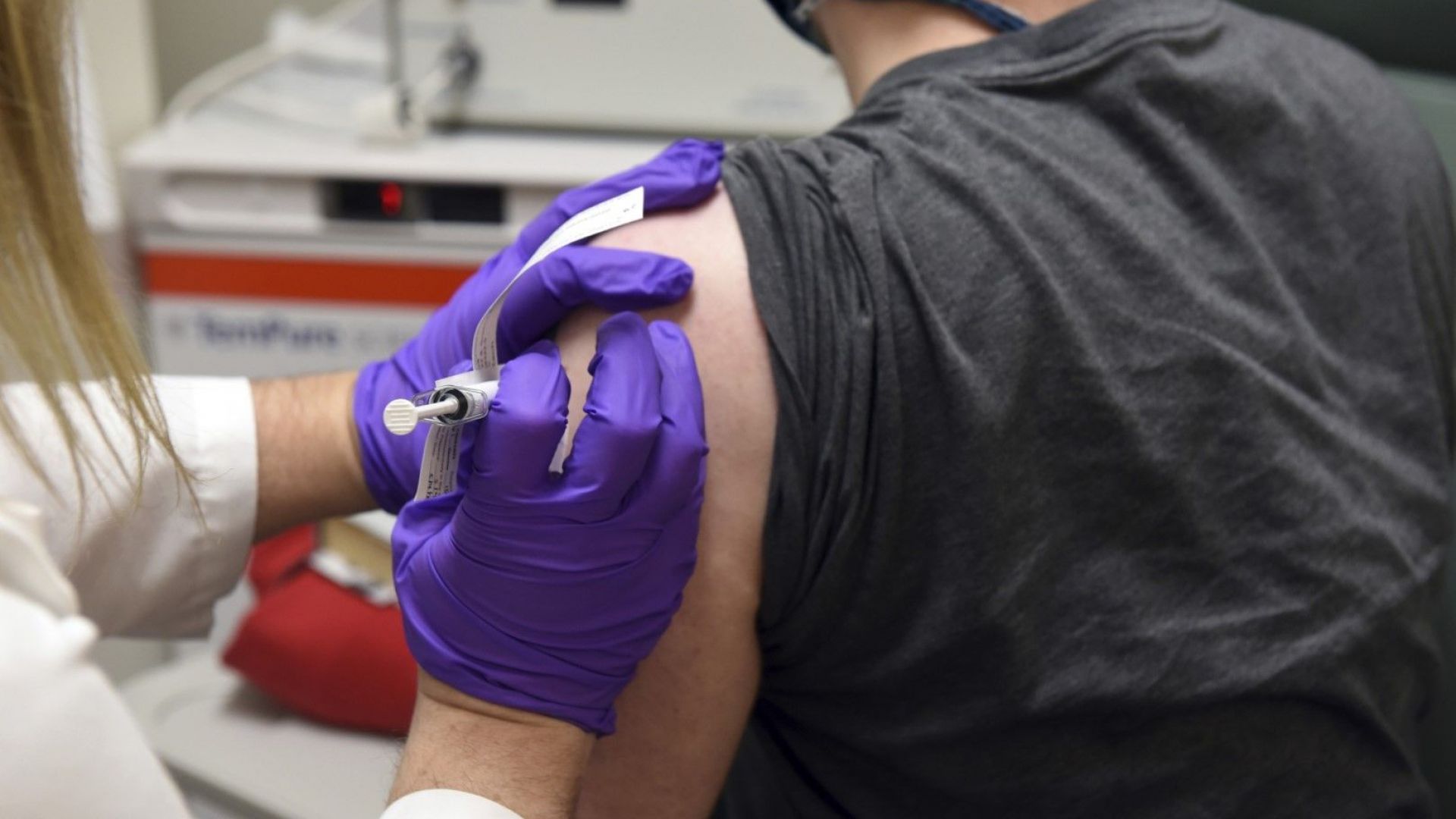 Руски научен център създава ваксина срещу коронавирус и морбили