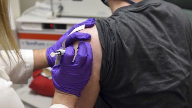 Първата ефективна ваксина срещу коронавирус може да предпази повече от