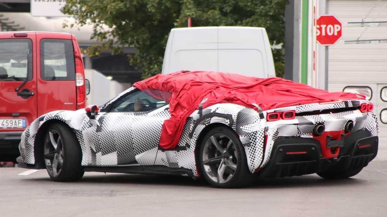 Първи снимки на новото Ferrari