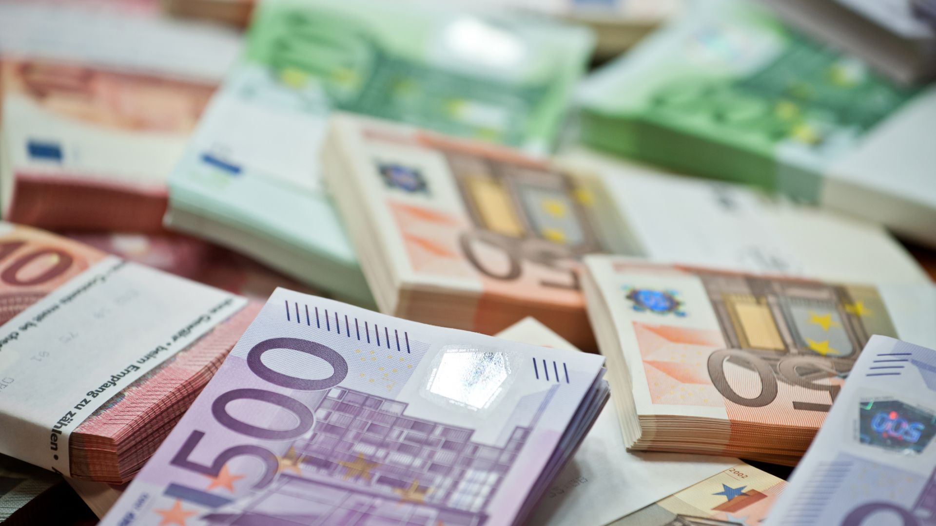 КНСБ: Достъпът до европари на работодатели, които не спазват КТД и минималното заплащане да бъде ограничен