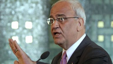 Палестинският главен преговарящ с Израел Саеб Ерекат почина днес след
