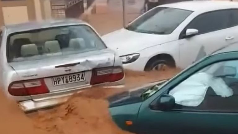 Проливните дъждове на гръцкия остров Крит предизвикаха тежки наводнения, повредиха