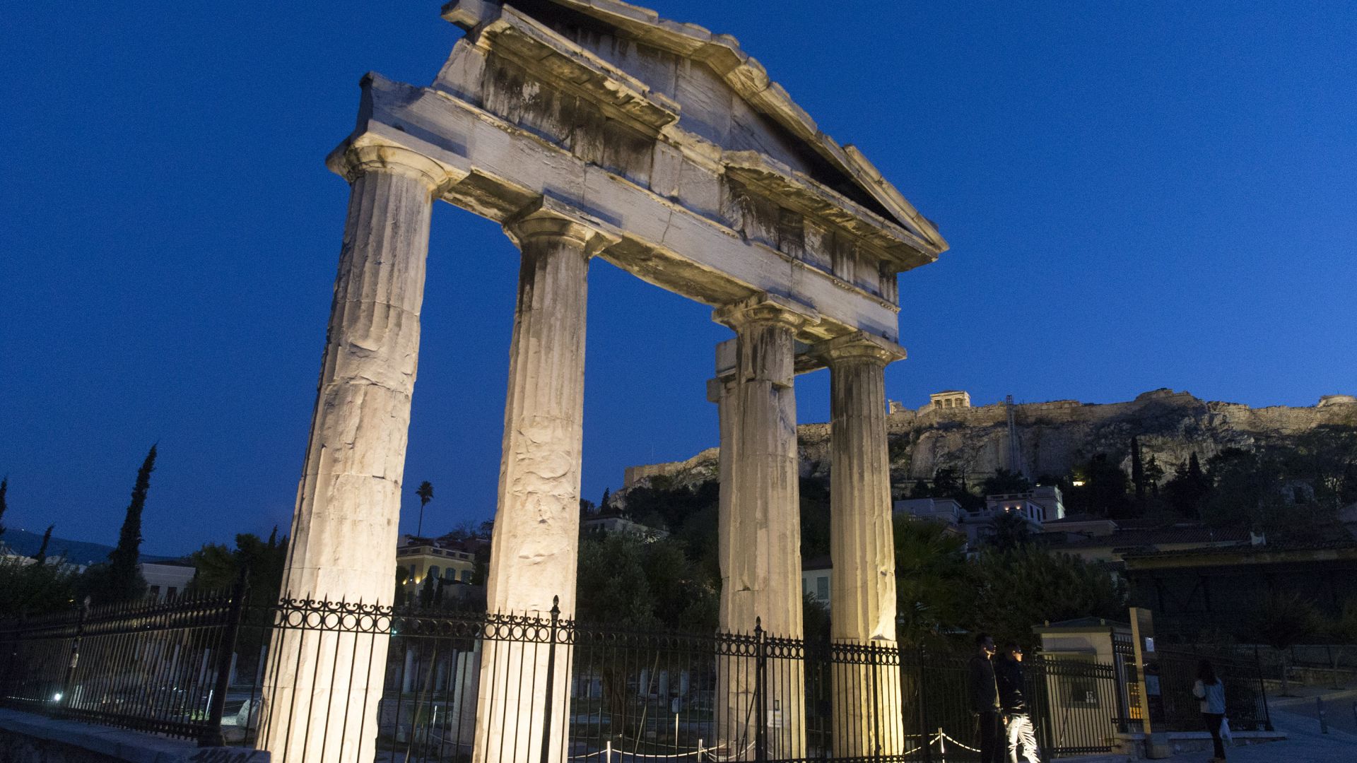 Вечерен час в 18 ч. и нови ограничения в Гърция