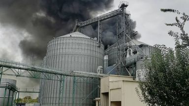 До 4 часа сутринта е продължило доизгасяването на огнища от