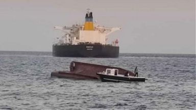 Гръцки танкер се сблъска с малък турски риболовен плавателен съд