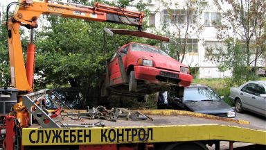 Освен че ежегодно изгражда нови паркинги Община Бургас упорито и