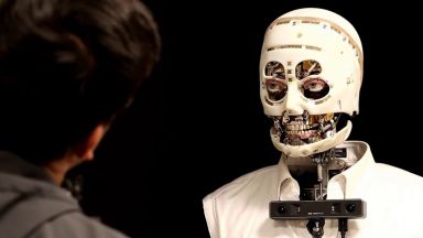 Учен: Законите на роботиката на Азимов са остарели, нуждаем се от нови