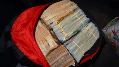 Граждани на Турция превозвали около половин милион евро са задържани