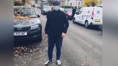 Историята на 56 годишния таксиметров шофьор от Лондон Али Сакалиоглу доказва