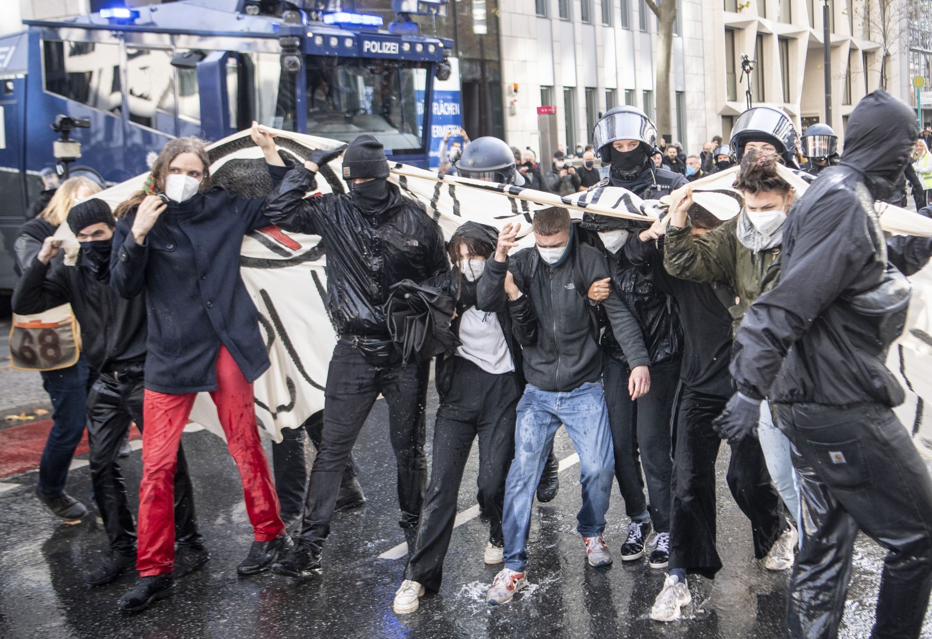 Протестите в Германия срещу ковид ограниченията