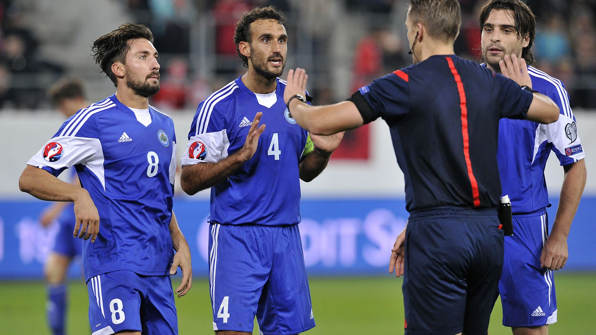 Емоции и сълзи от щастие след 0:0 в битката между европейските "футболни джуджета"