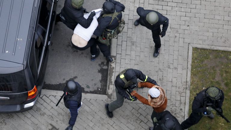 Броят на участниците в протестни акции в Беларус, задържани днес