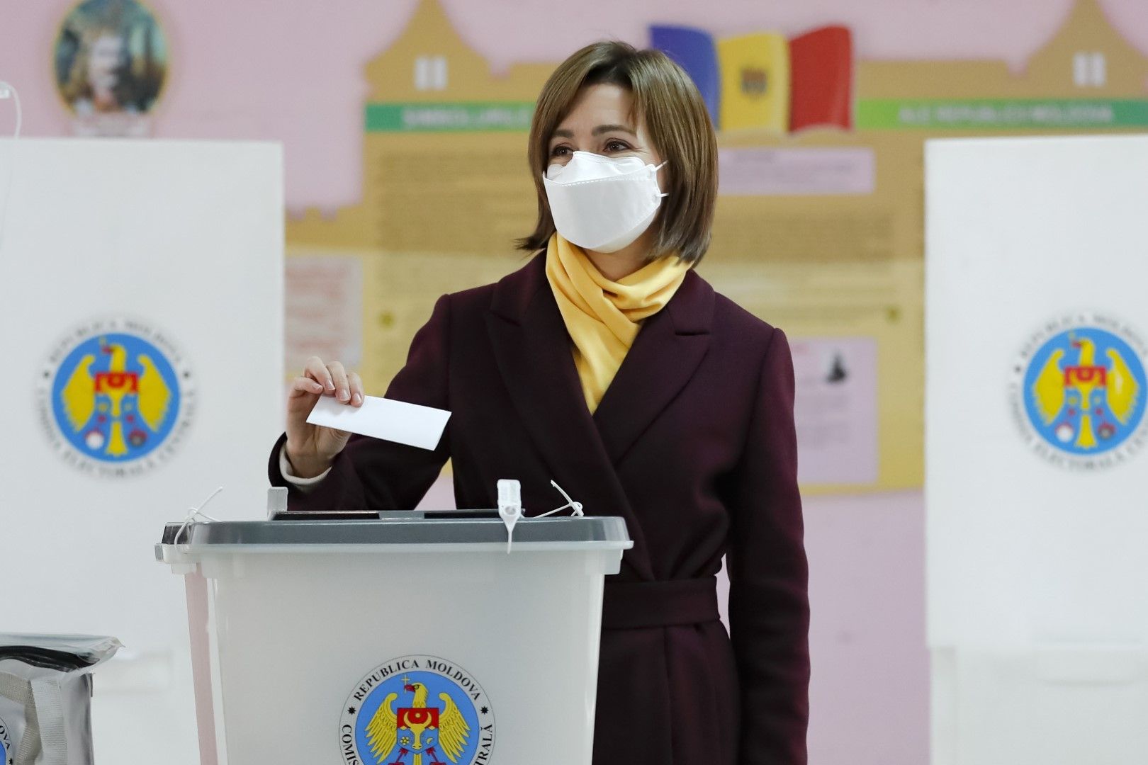 Мая Санду гласува на балотажа. Нейни приоритетни задачи като президент на Молдова са обединяването на обществото и възстановяването на икономиката