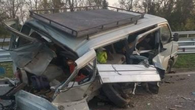 Тежка катастрофа с двама пострадали на автомагистрала Хемус в района
