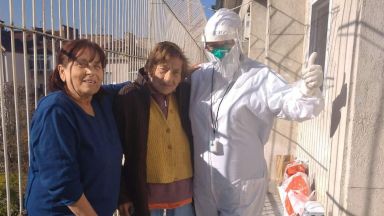 Пенсионерката Райна Атанасова посрещна своя 96 ти рожден ден в covid отделението