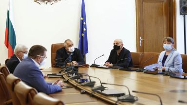 Категоричен съм че правителството ще осигури всички видове ваксини които