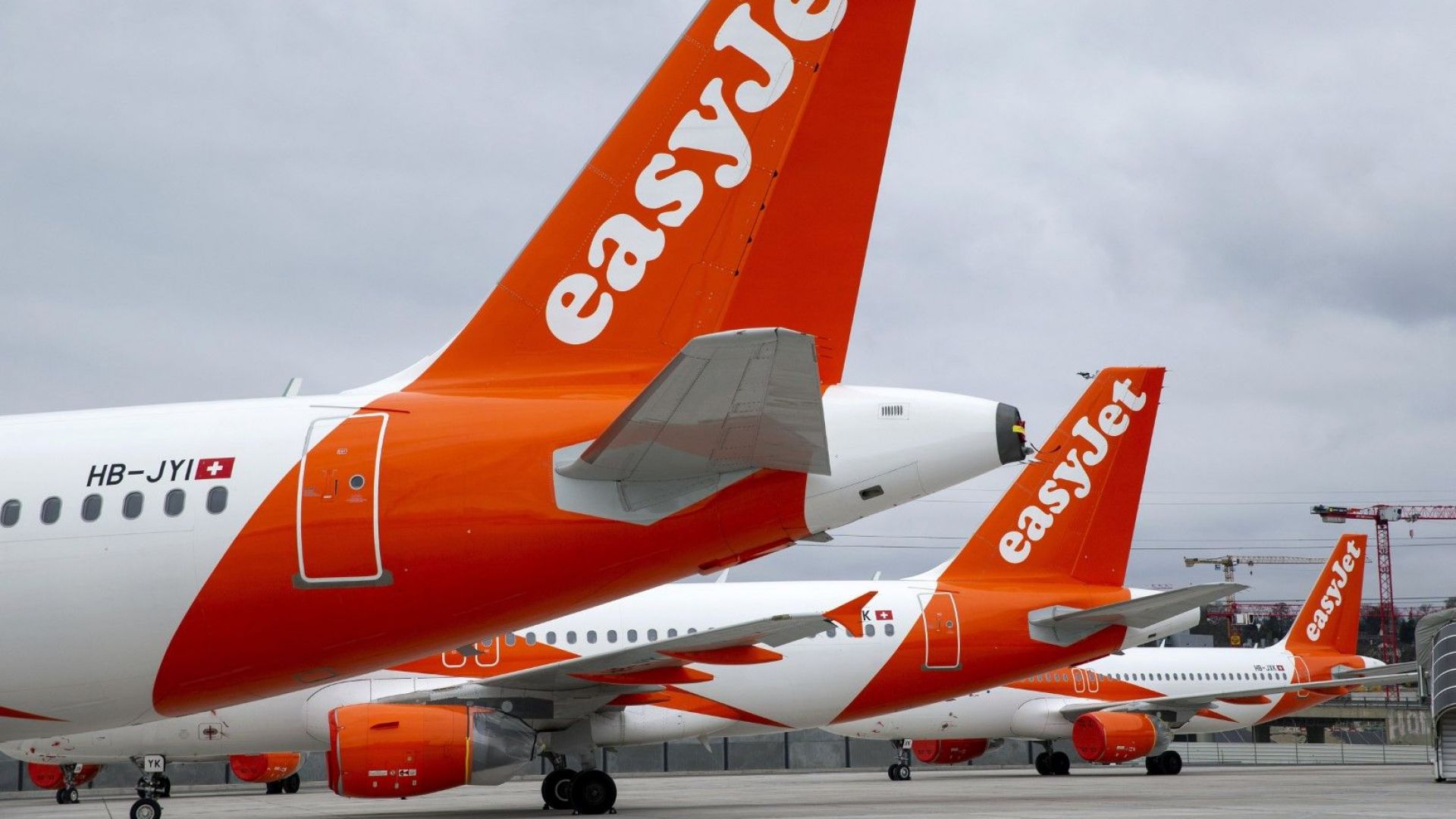 EasyJet отменя още 200 полета, излагайки на риск ваканцията на хиляди пътници