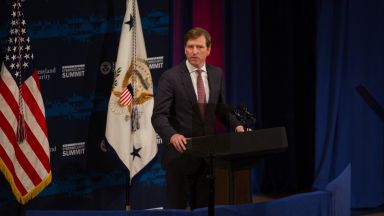 Президентът на САЩ Доналд Тръмп съобщи че е уволнил директора