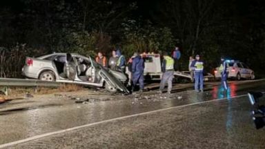 Шофьор загина а петима са ранени при тежка катастрофа на