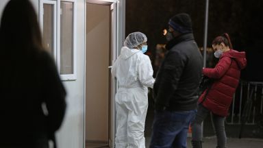 2037 са новодиагностицираните коронавирусна инфекция лица при направени общо 5986 PCR