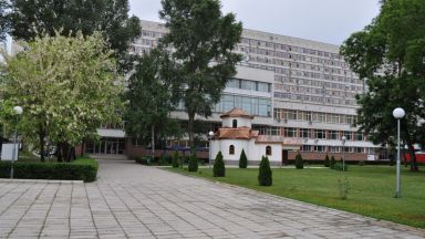 Синът на скандално починал в пловдивската болница отказа да иде на погребението с белезници 