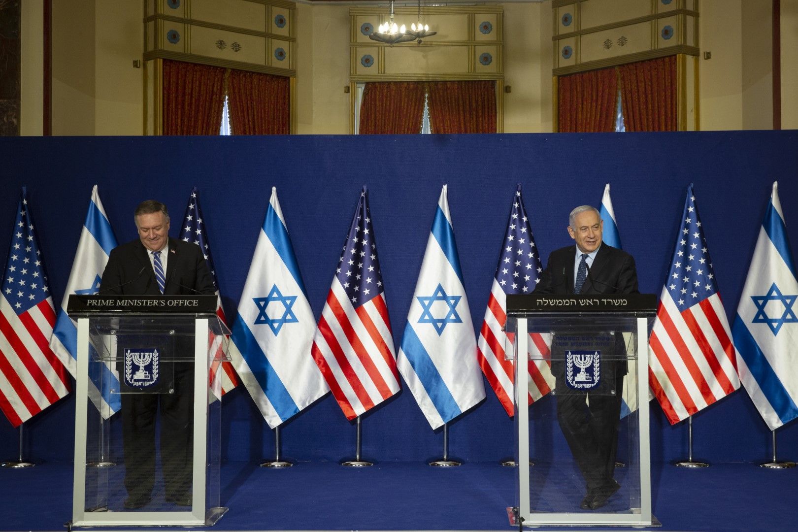 Майк Помпейо и премиерът на Израел Бенямин Нетаняху дават пресконференция след срещата им в Йерусалим