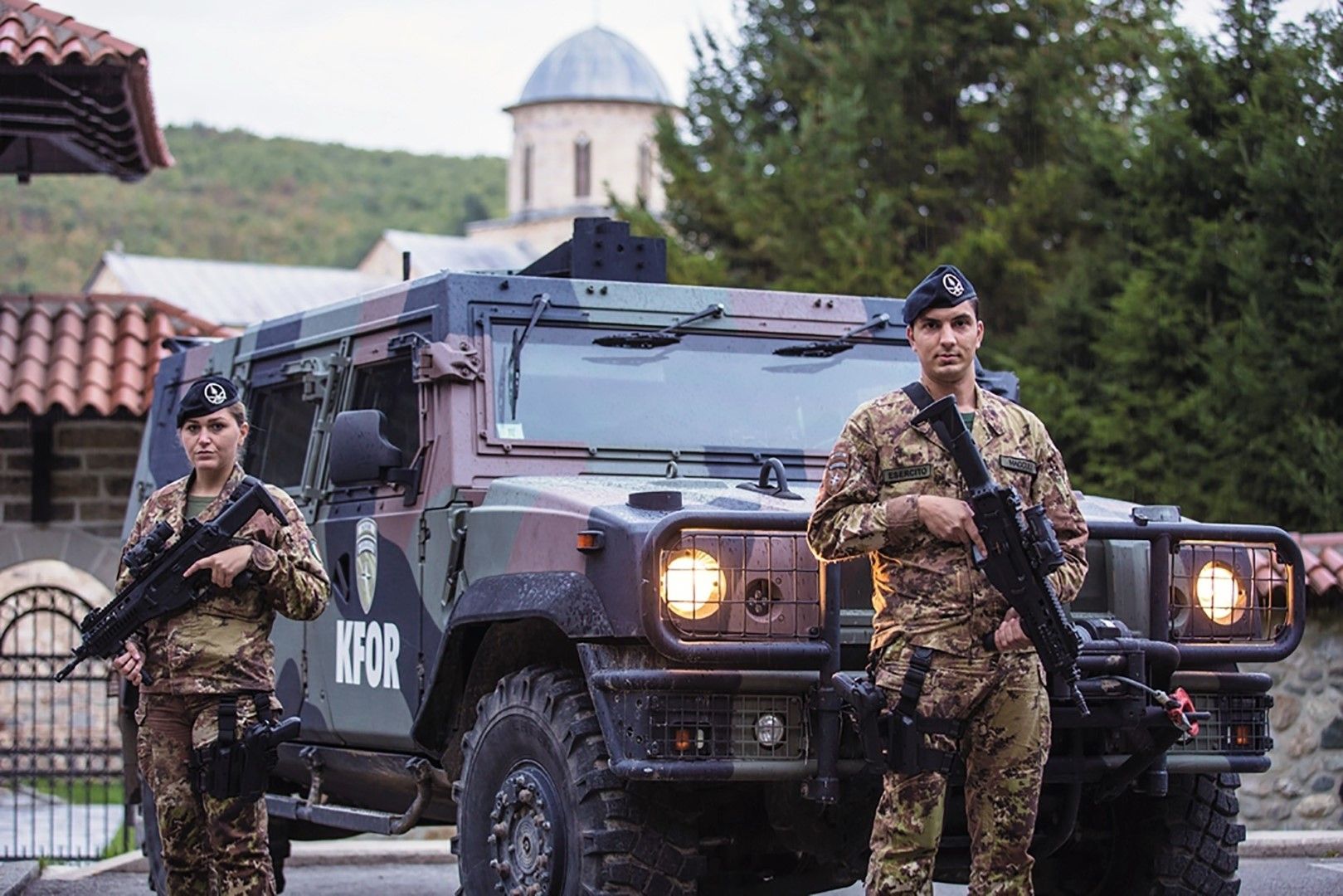 Сили на КейФОР край православен манастир в Косово