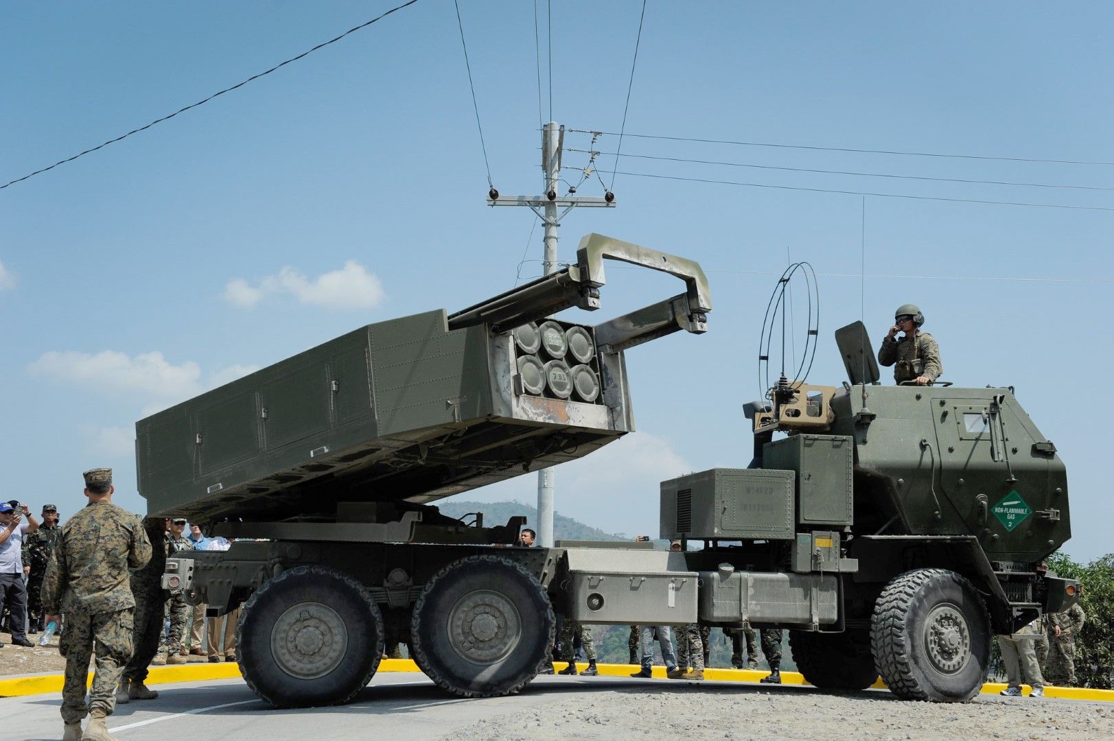 Румъния ще засили източния фланг на НАТО с нови артилерийски ракетни системи с висока мобилност (ХИМАРС)