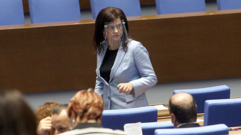 Former chairwoman of GERB’s PG Daniela Daritkova is withdrawing from the elections