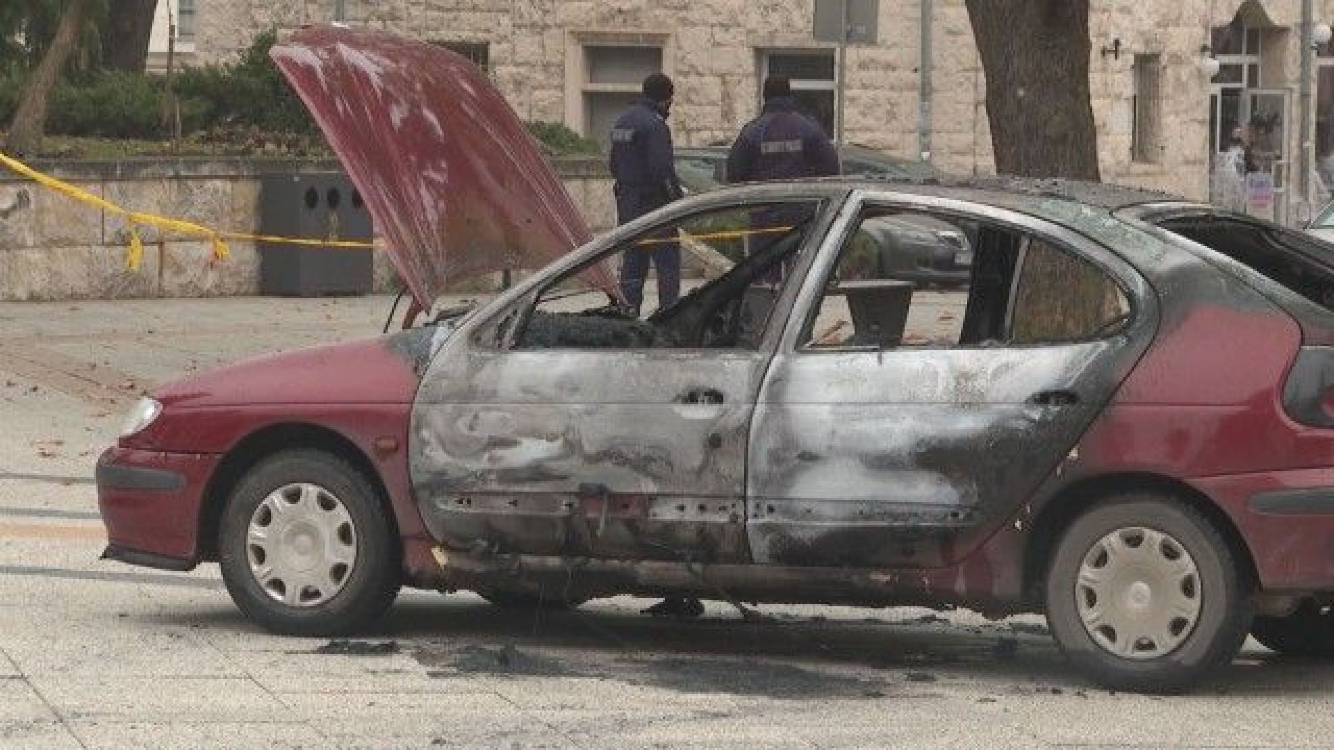 Постоянен арест за мъжа, подпалил колата си пред общината във Враца
