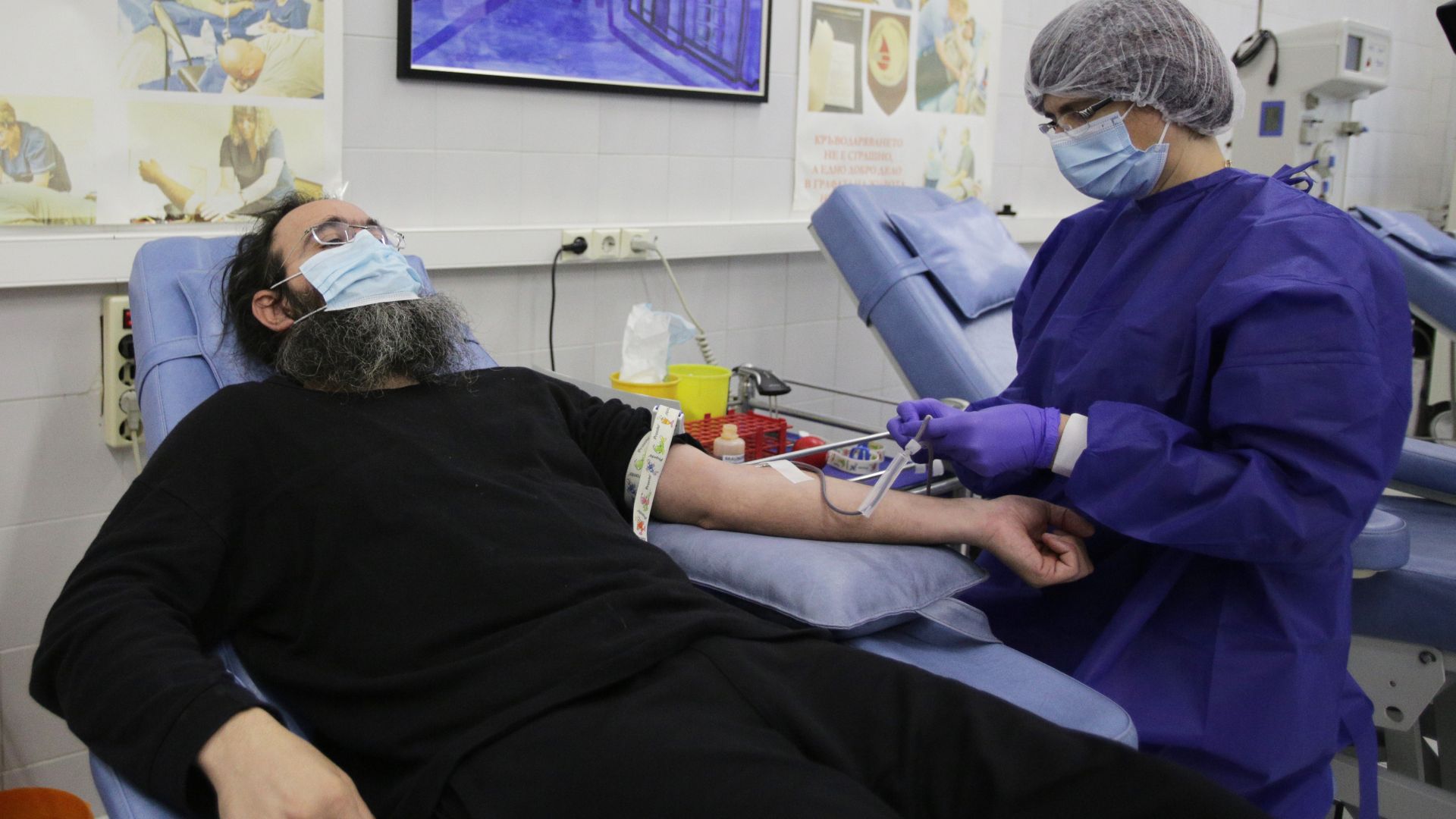 Свещеници дариха кръв във ВМА в Деня на християнското семейство