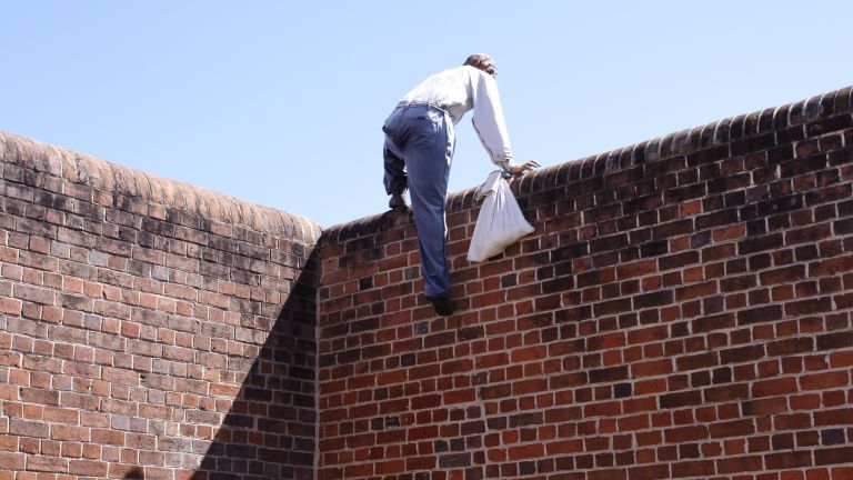 69-има затворници са избягали днес от затвор в Бейрут. Десетки